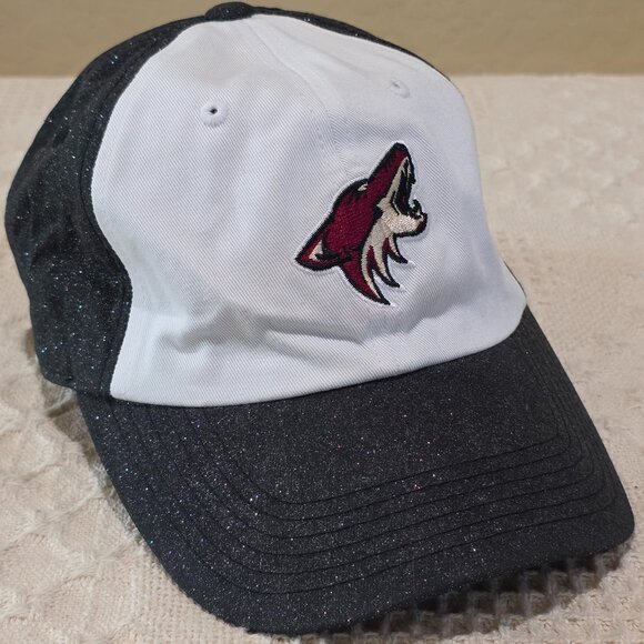 Women\'s Arizona Coyotes Logo NHL Official White Black Glitter Baseball Hat main image 13